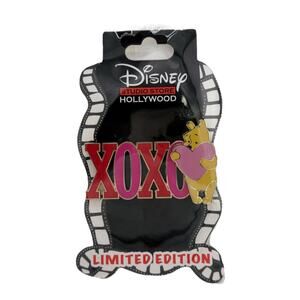 Disney Studio Store Hollywood Winnie The Pooh Bear LE 400 Pin XOXO Valentine NWT